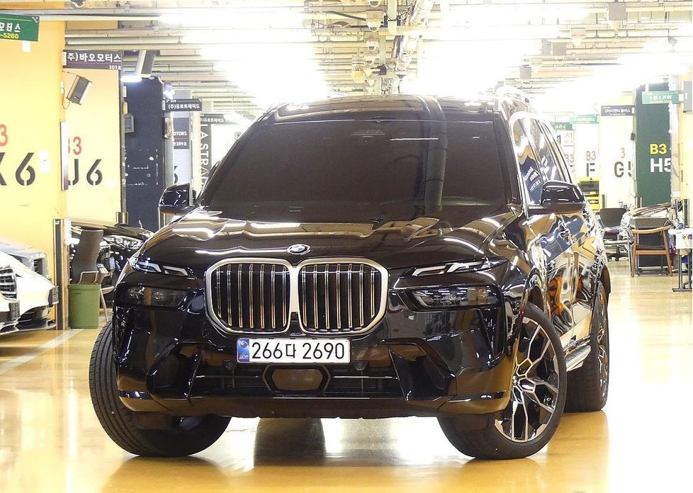 BMW X7 2025