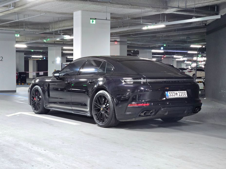 Porsche Panamera 2025