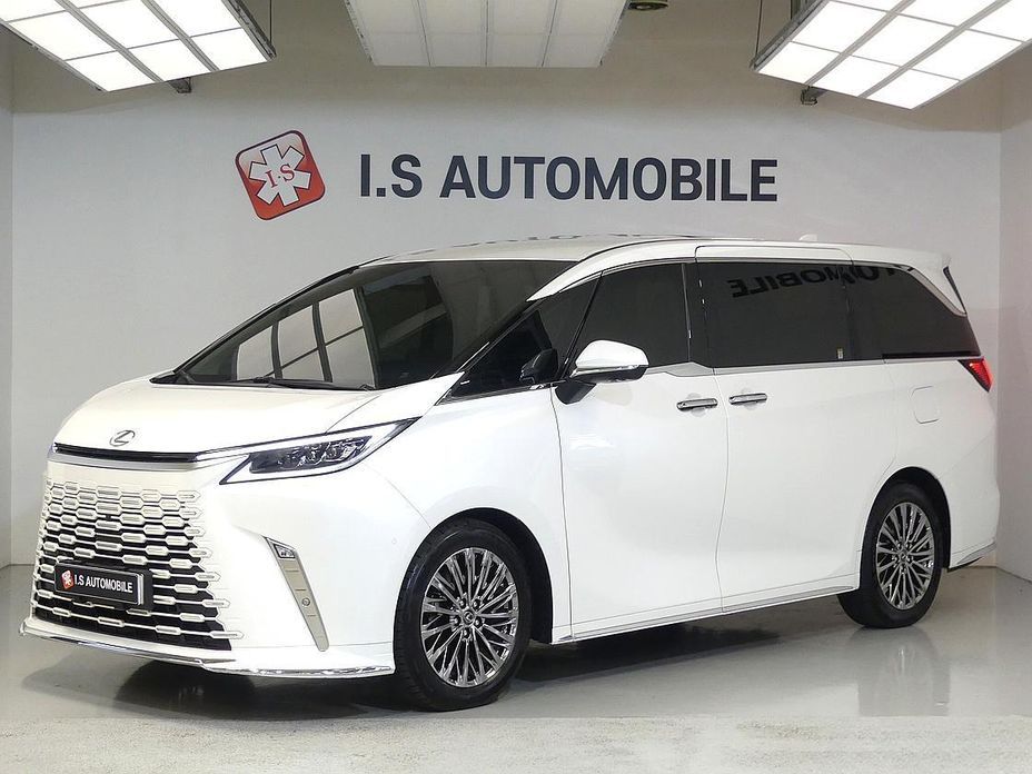 Lexus LM 2025