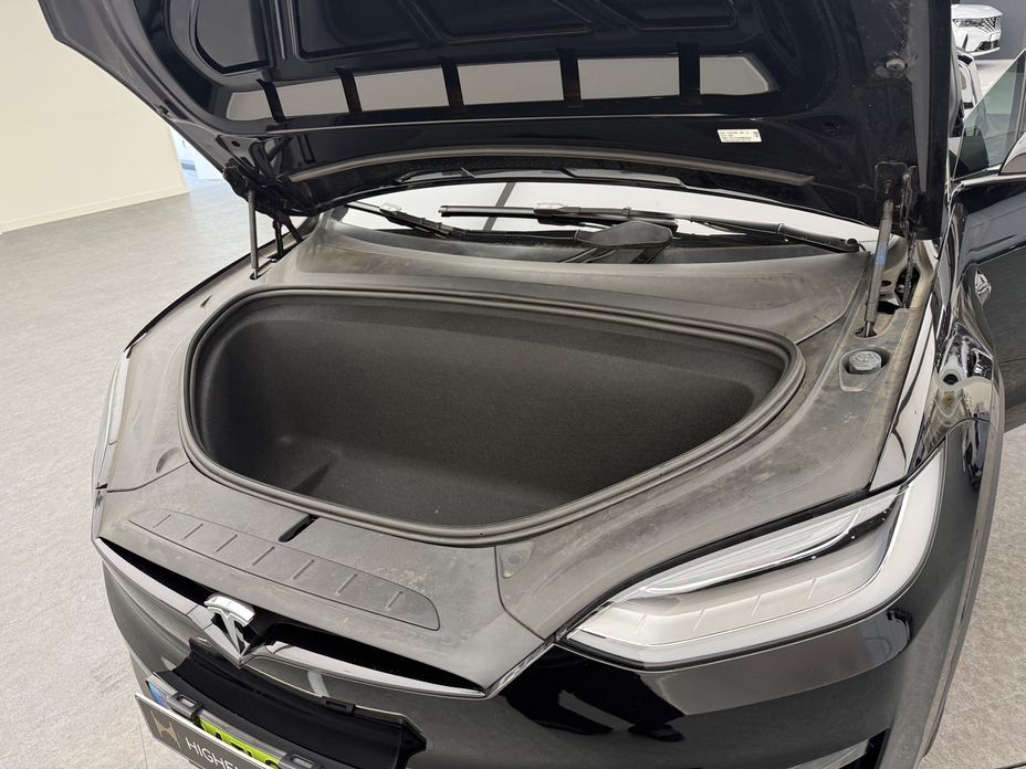 Tesla Model X 2023