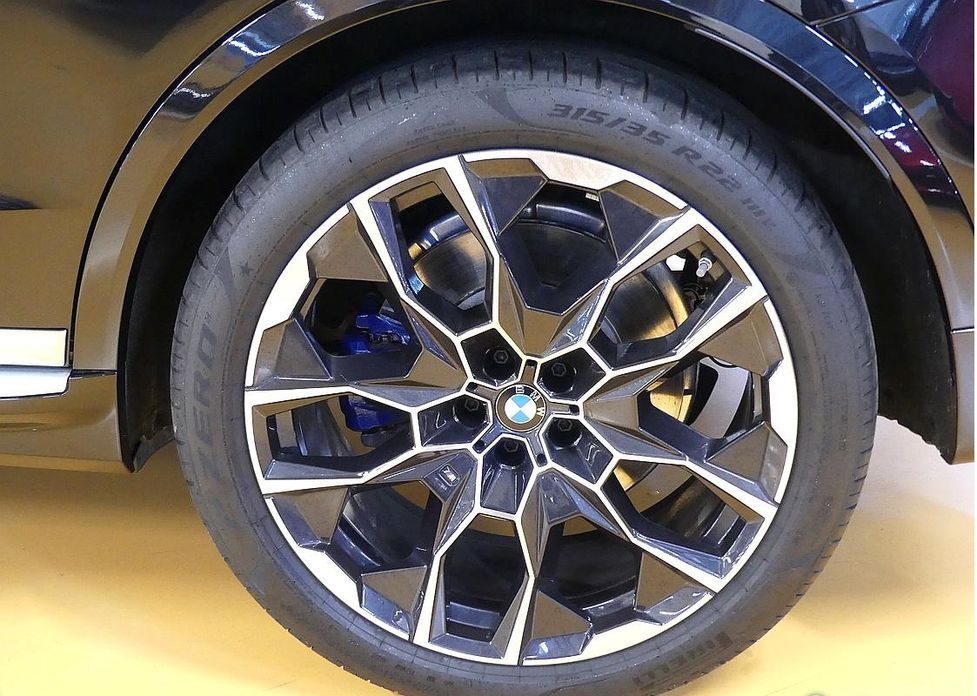 BMW X7 2025