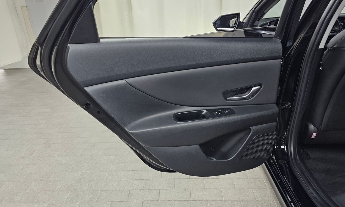Hyundai AVANTE 2021