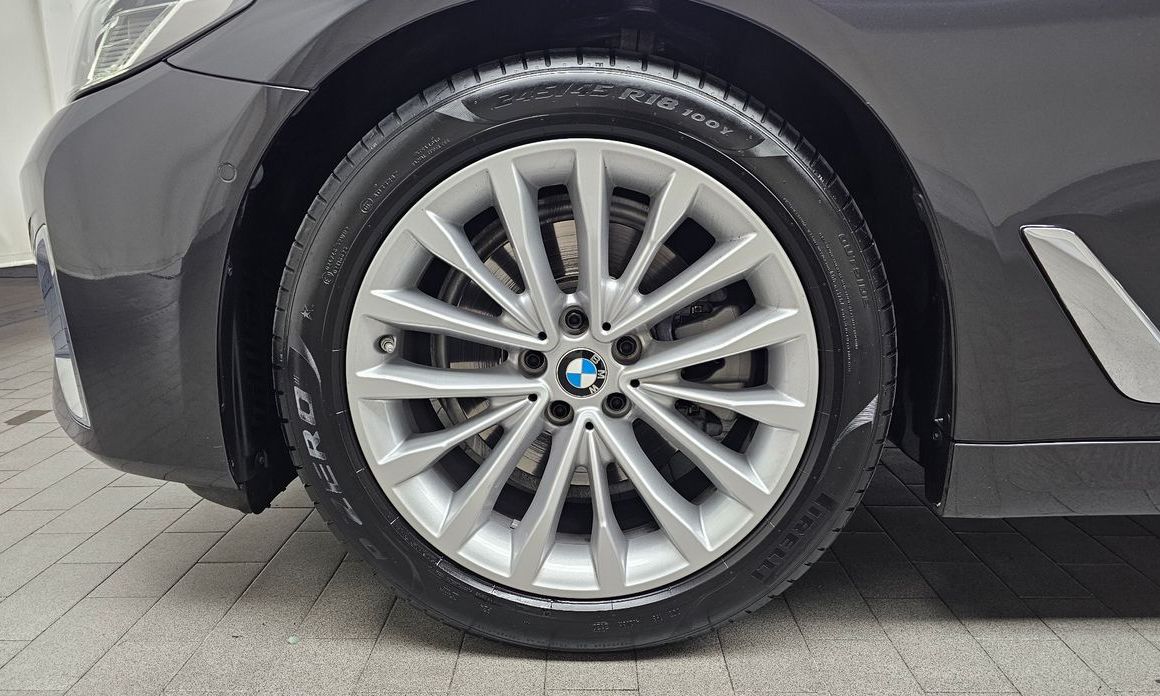 BMW 5-Series 2021
