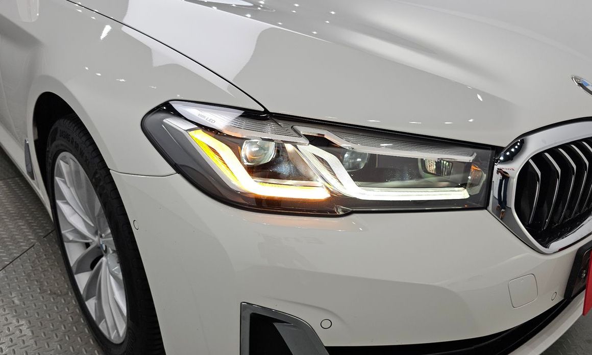BMW 5-Series 2021