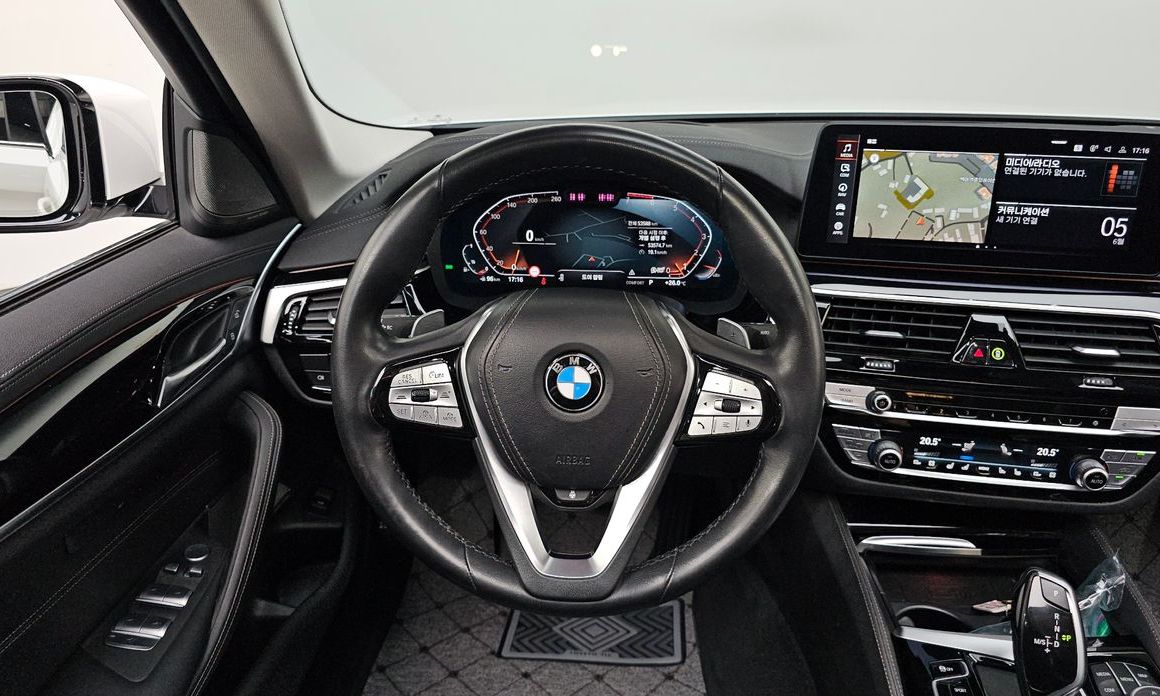 BMW 5-Series 2021