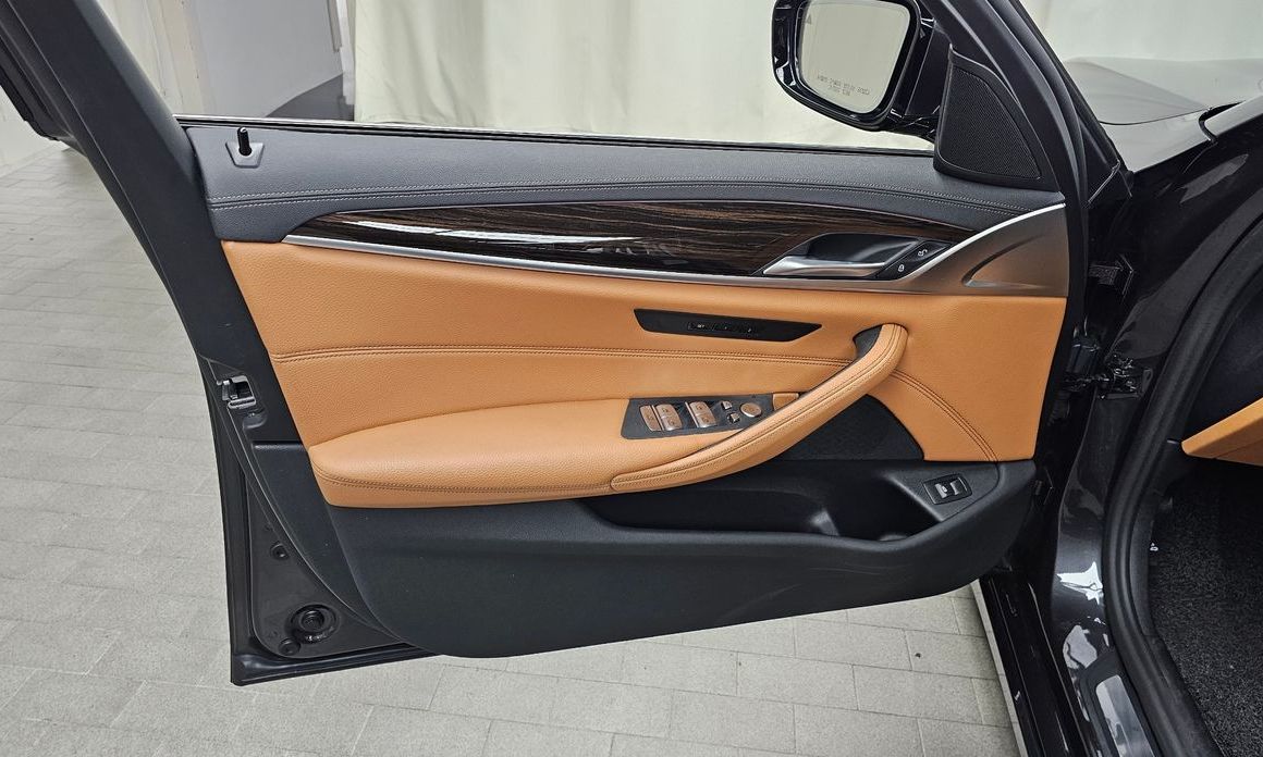 BMW 5-Series 2021
