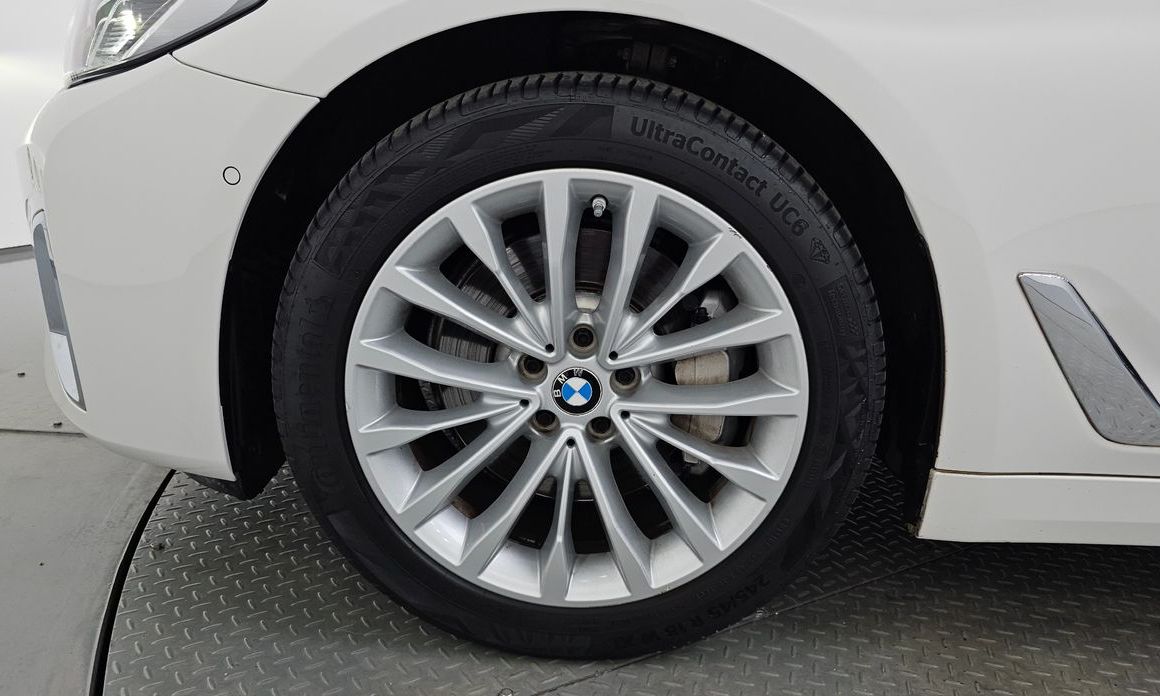 BMW 5-Series 2021