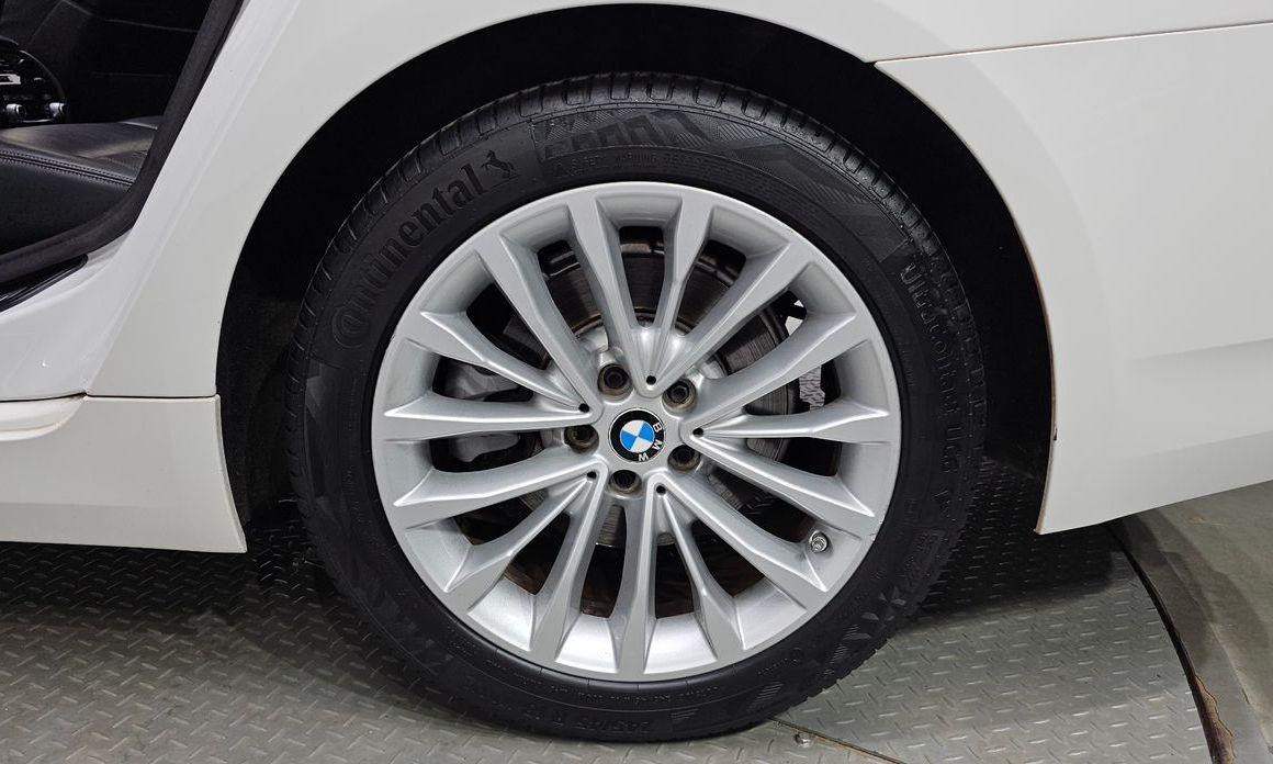 BMW 5-Series 2021