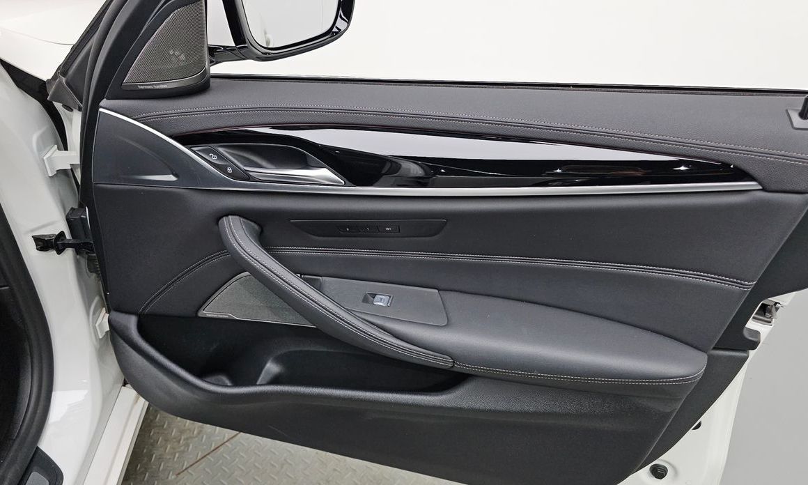 BMW 5-Series 2021