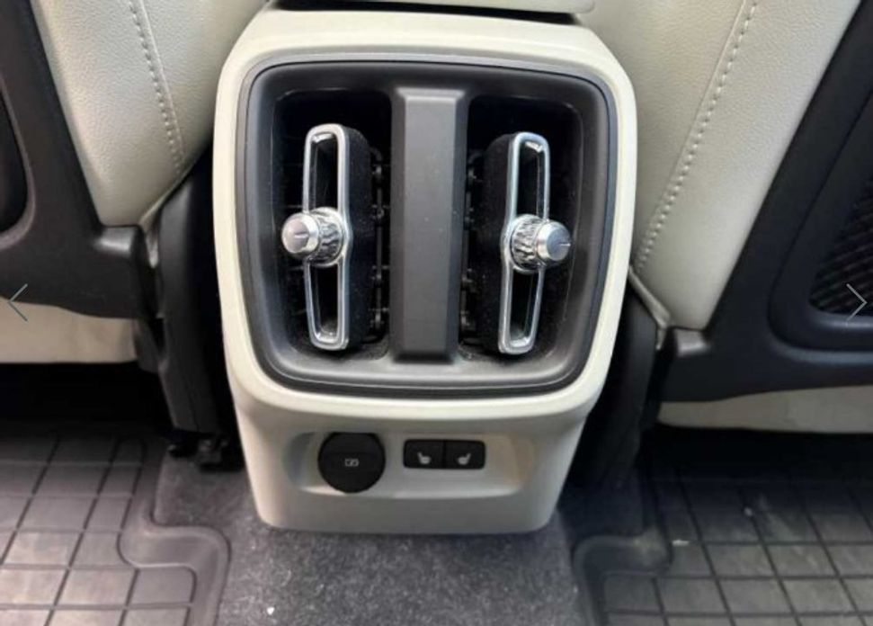 Volvo XC40 2023