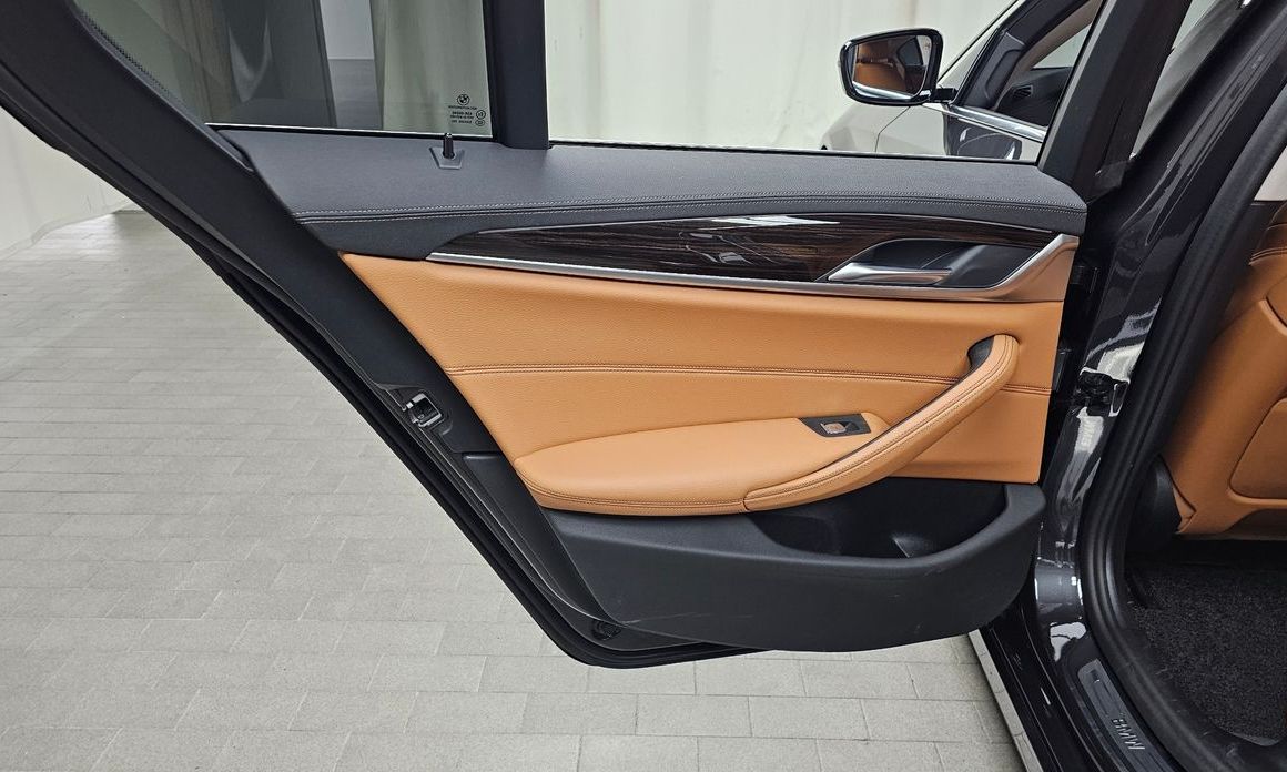 BMW 5-Series 2021