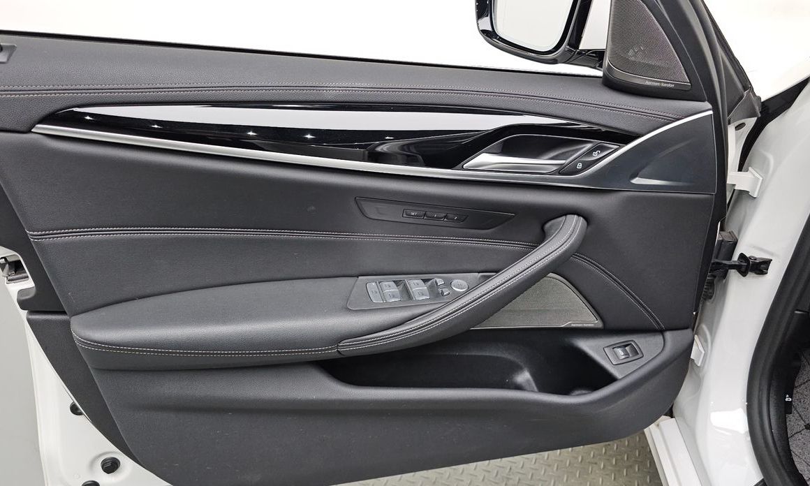 BMW 5-Series 2021