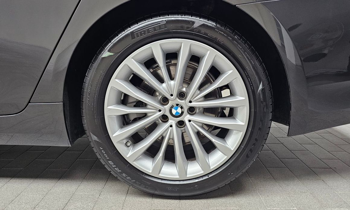 BMW 5-Series 2021