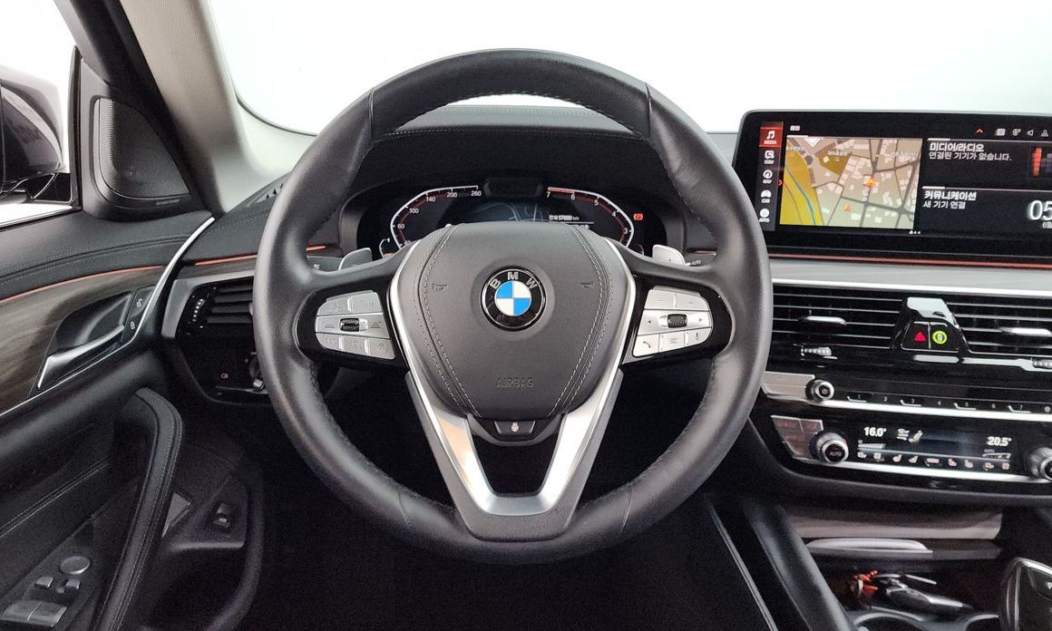BMW 5-Series 2022