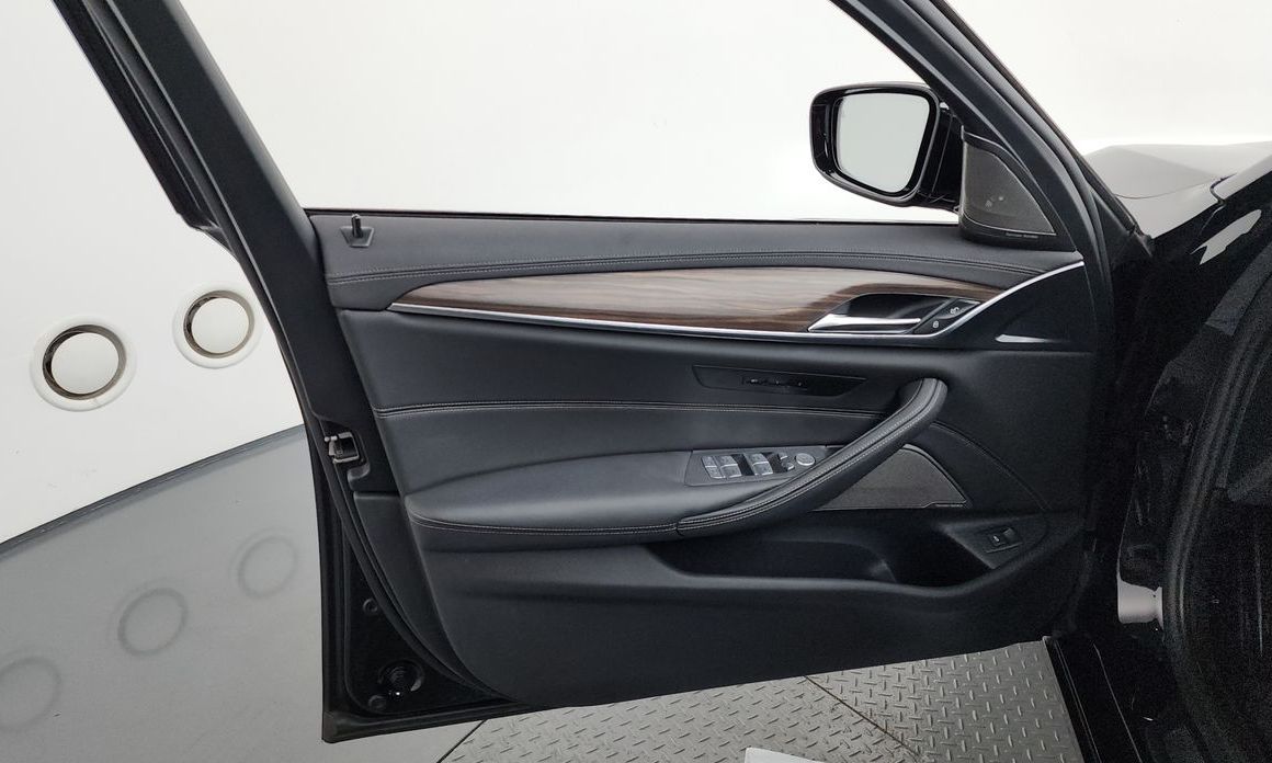 BMW 5-Series 2022