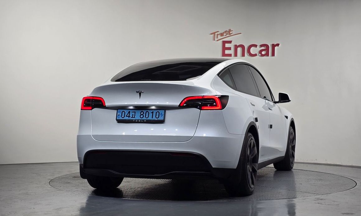 Tesla Model Y 2023