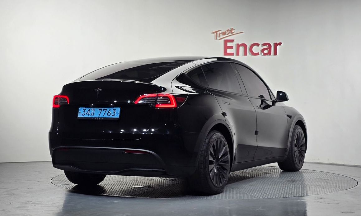 Tesla Model Y 2024