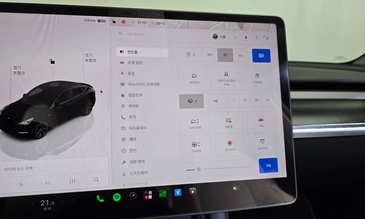Tesla Model Y 2024