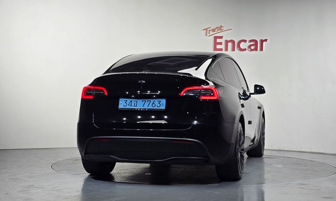Tesla Model Y 2024