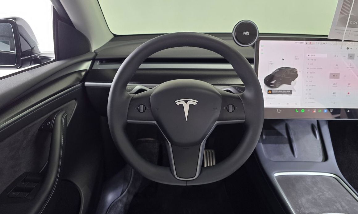 Tesla Model Y 2024