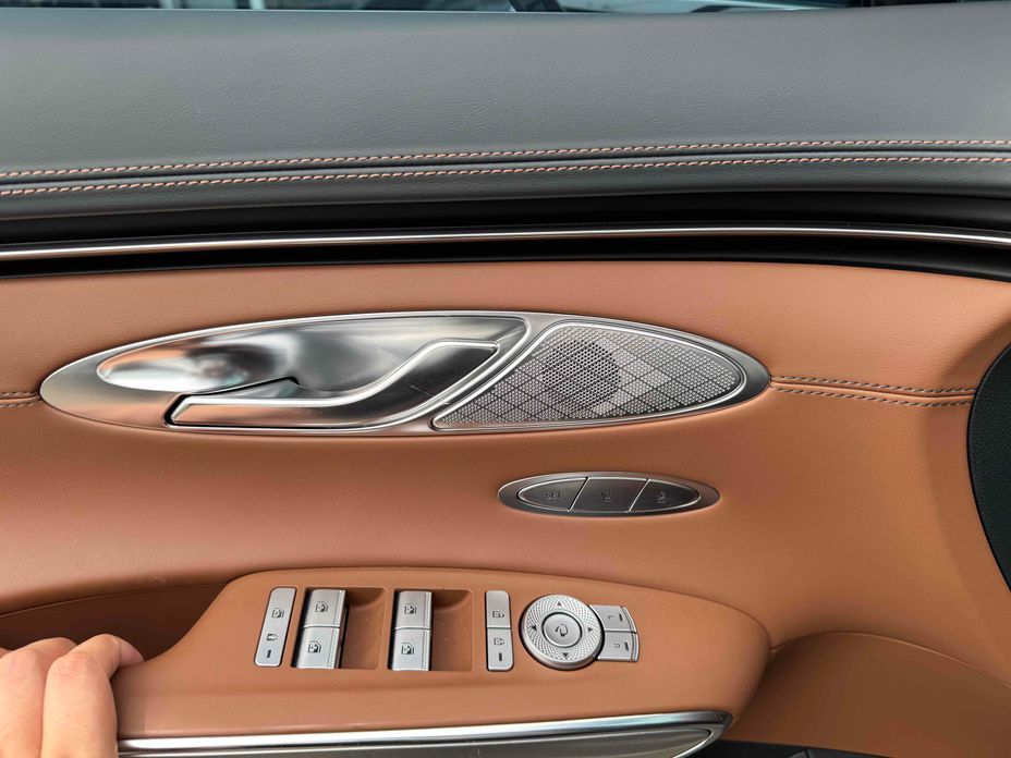 Genesis GV70 2023