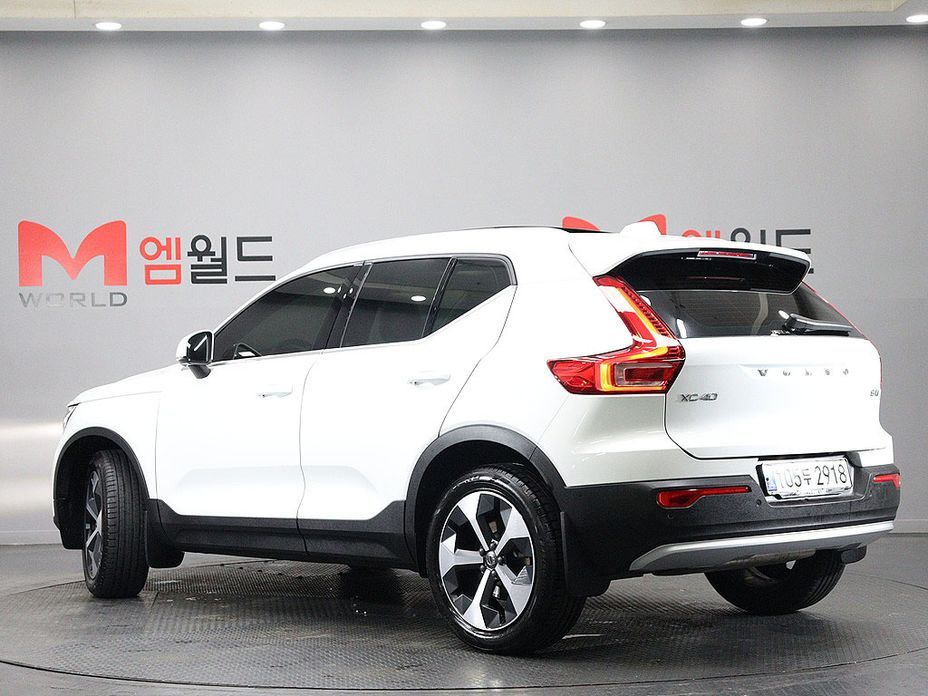 Volvo XC40 2025