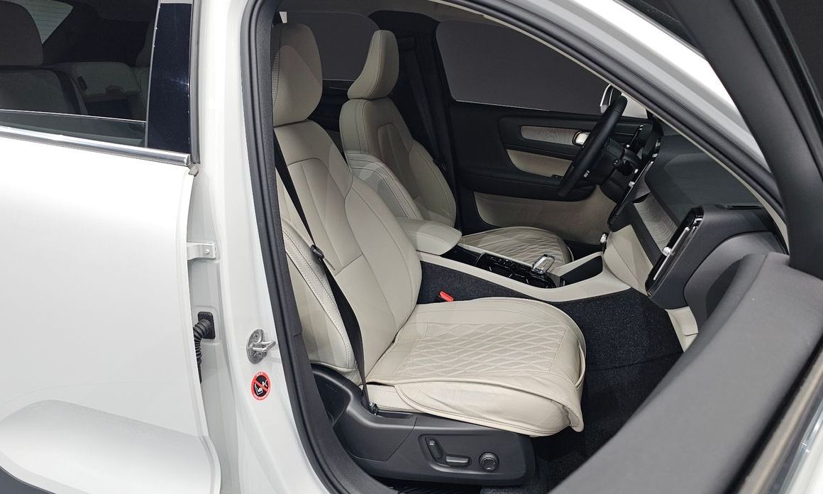 Volvo XC40 2025