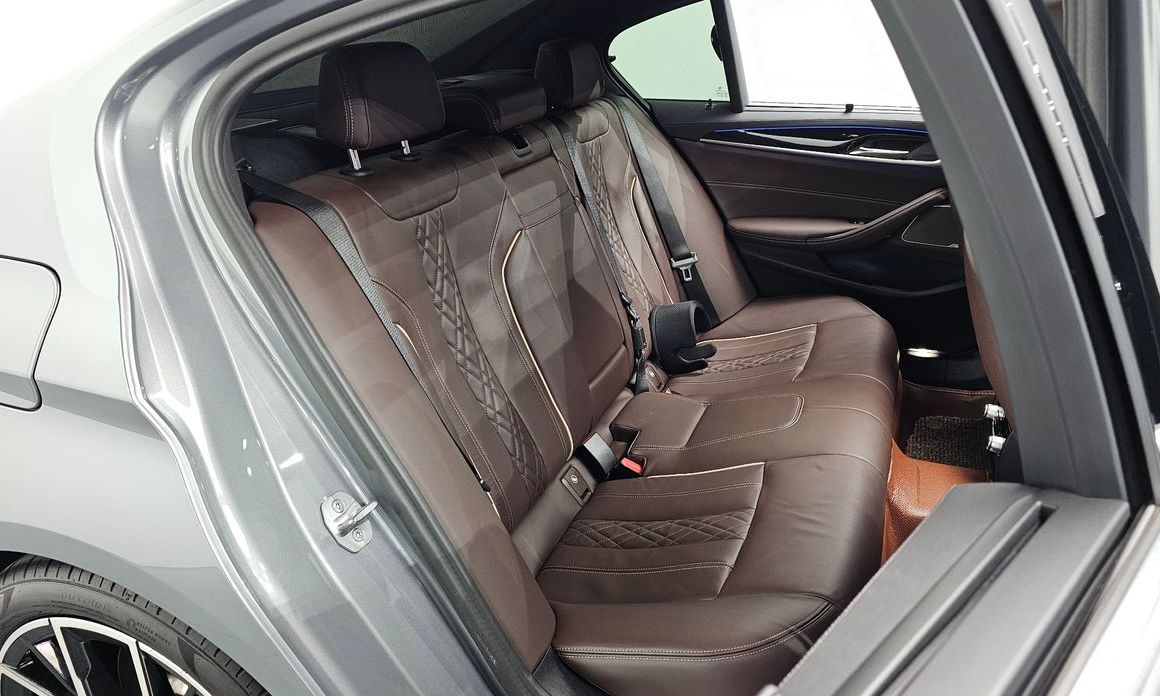 BMW 5-Series 2023