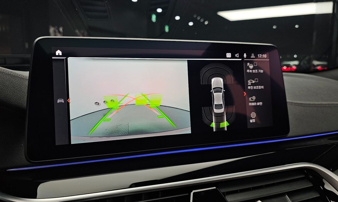 BMW 5-Series 2023