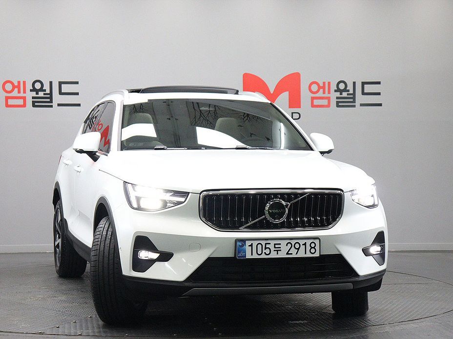 Volvo XC40 2025