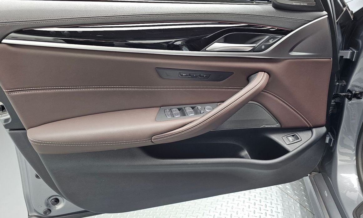 BMW 5-Series 2023