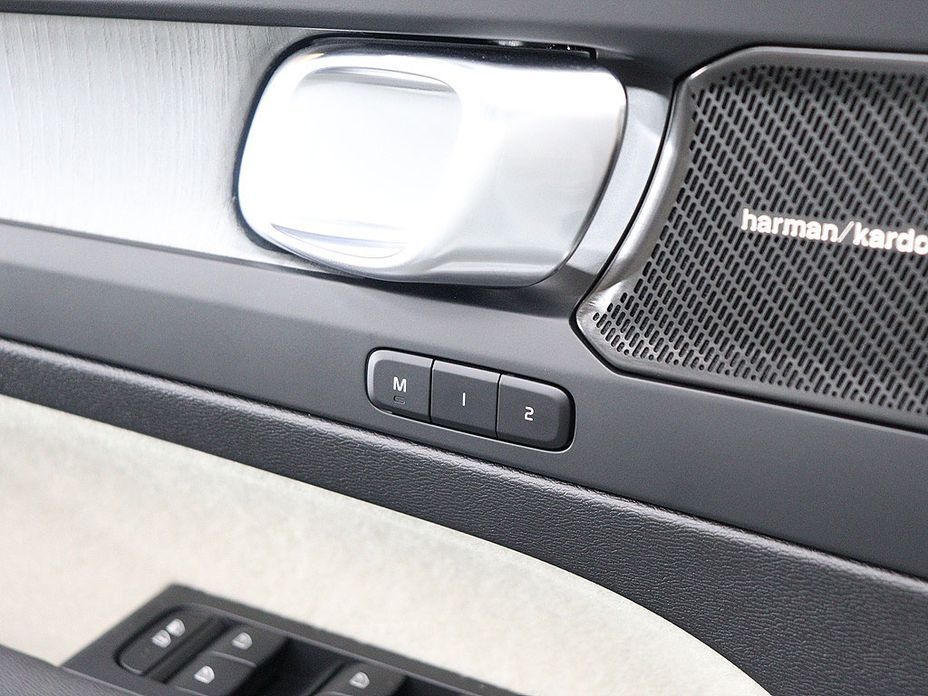 Volvo XC40 2025