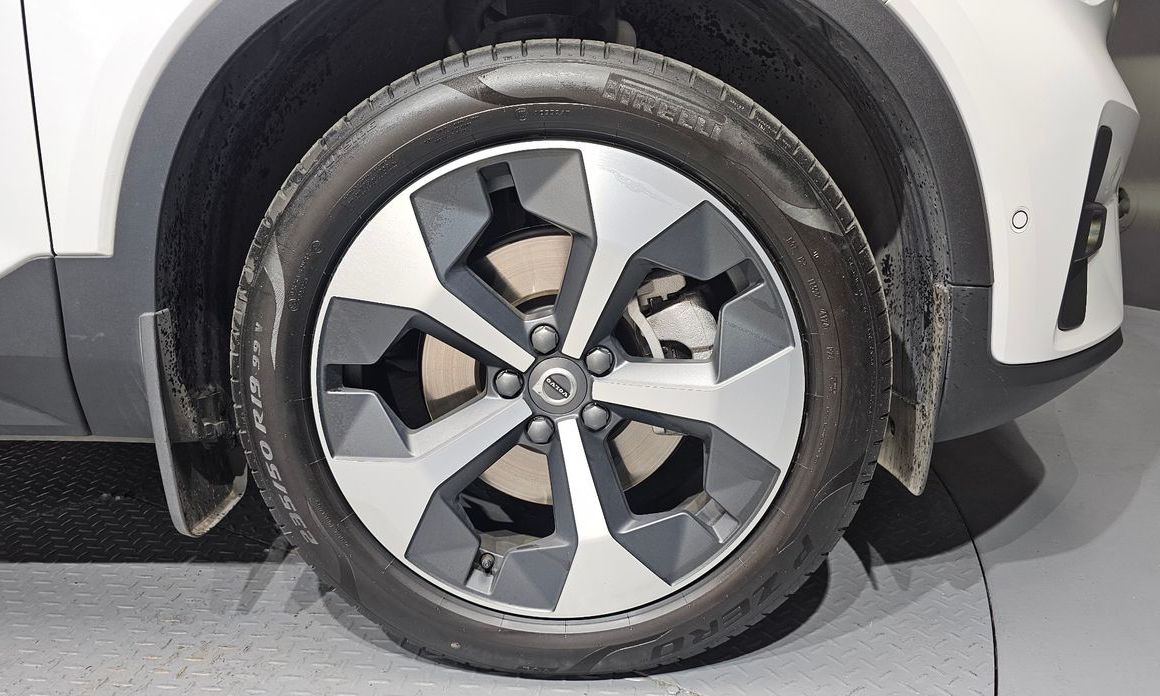 Volvo XC40 2025