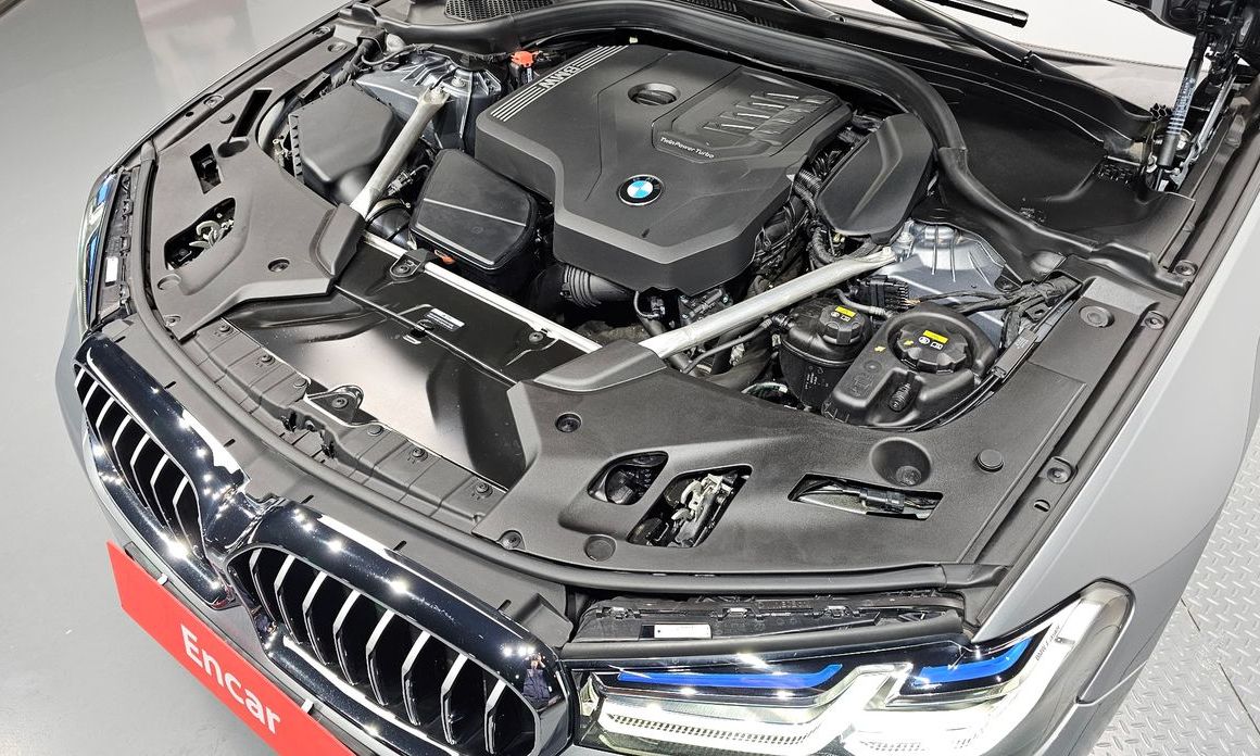 BMW 5-Series 2023