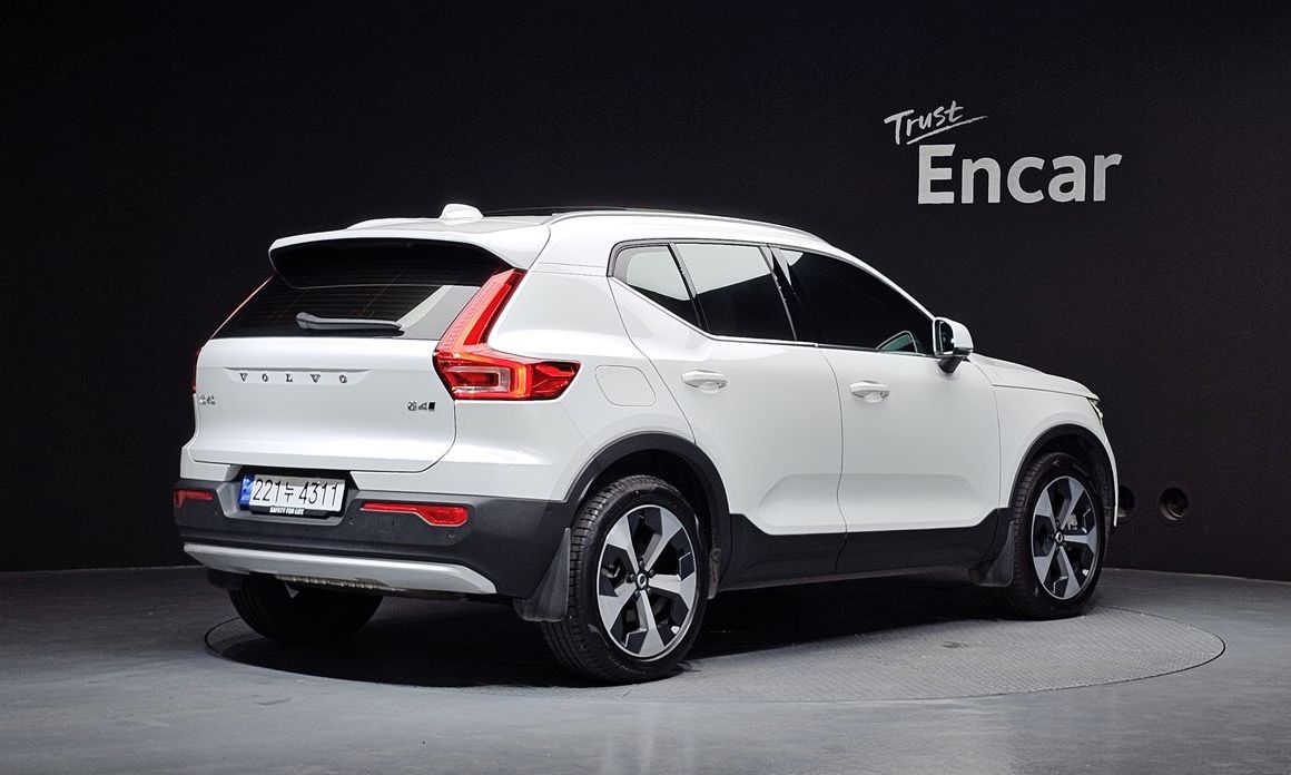 Volvo XC40 2025