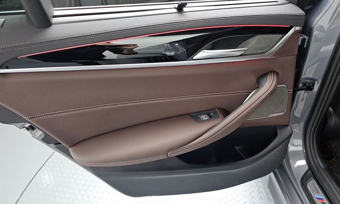 BMW 5-Series 2023