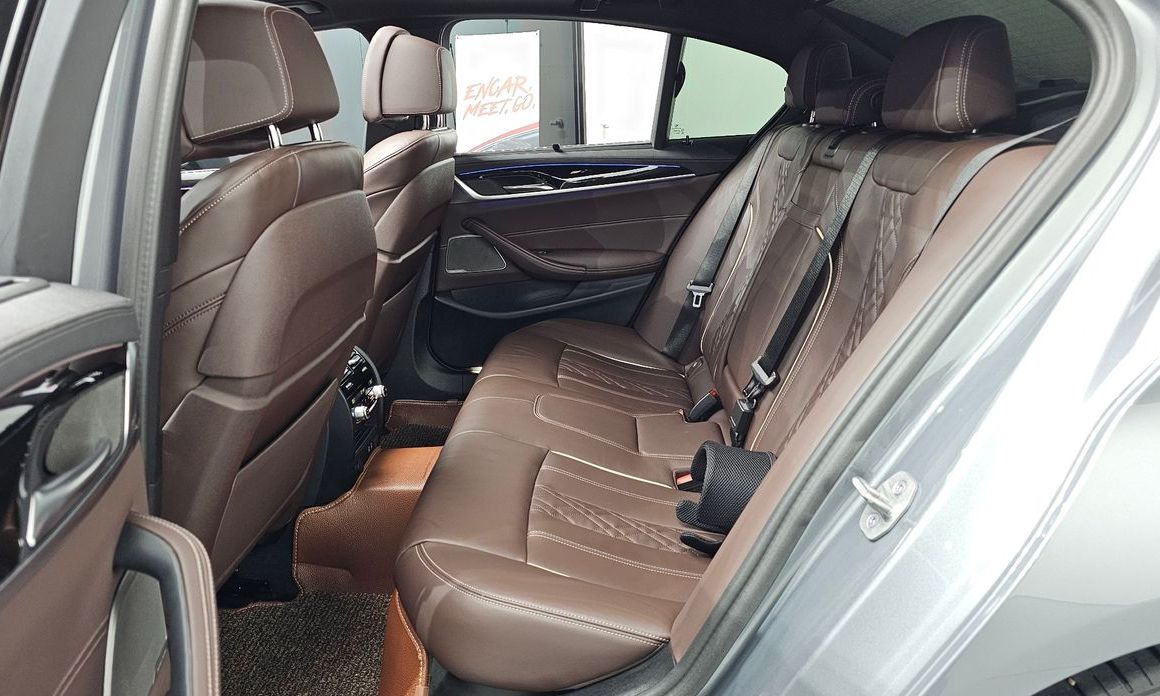 BMW 5-Series 2023