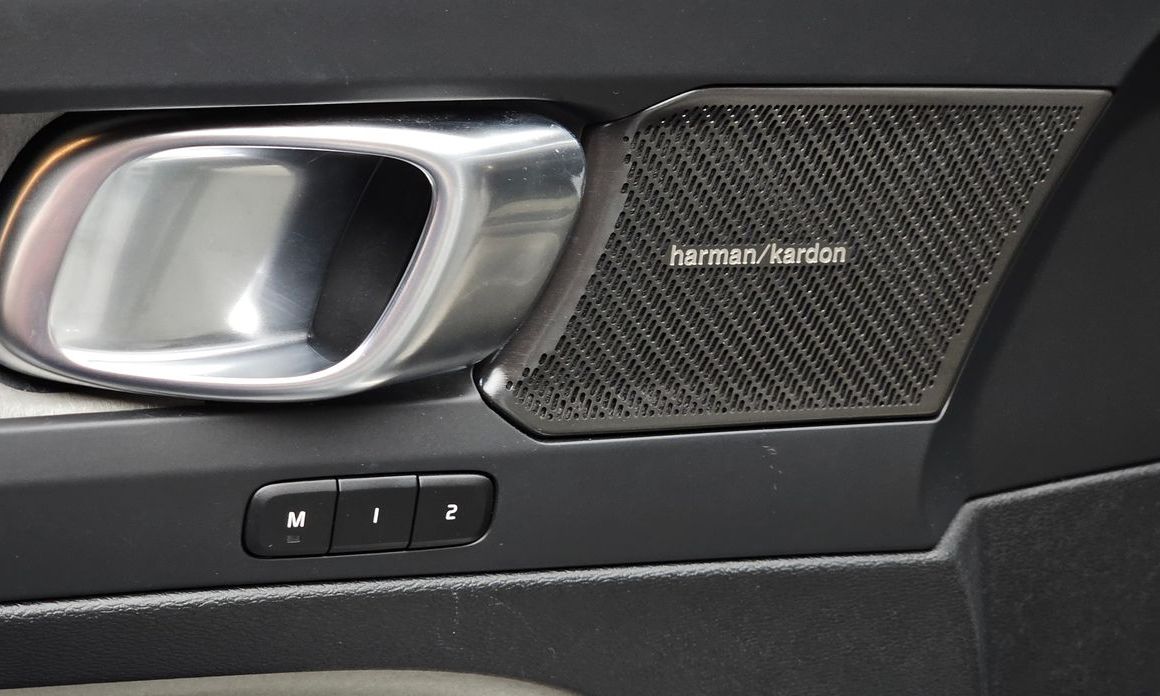 Volvo XC40 2025