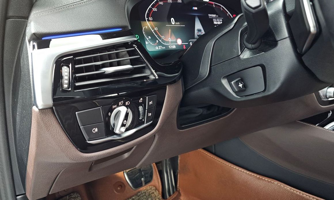 BMW 5-Series 2023