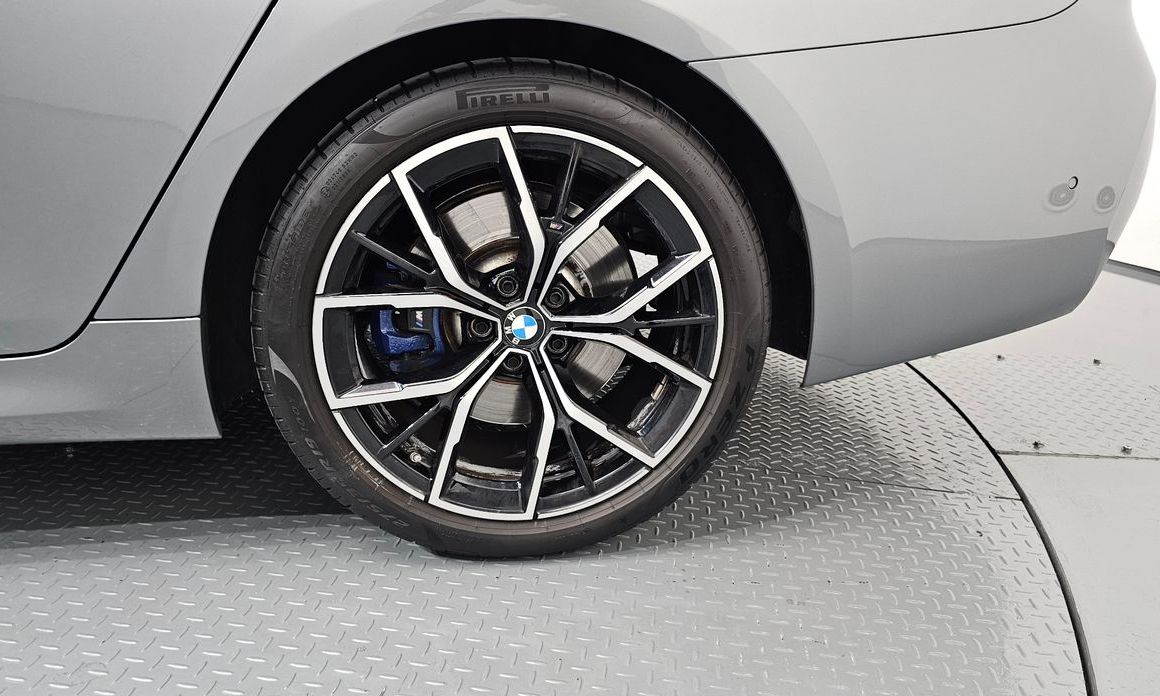 BMW 5-Series 2023