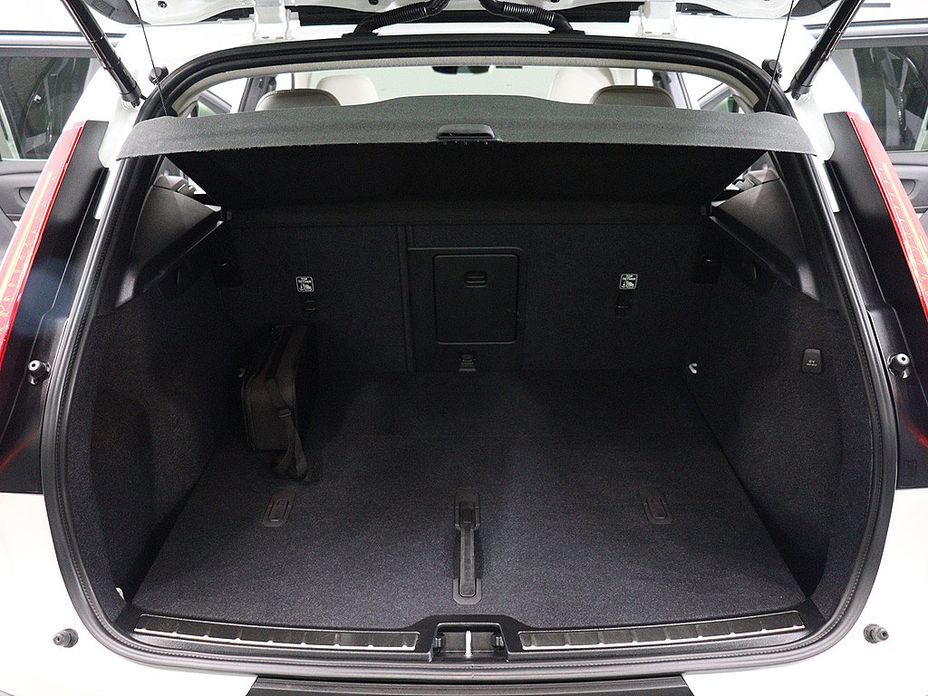 Volvo XC40 2025