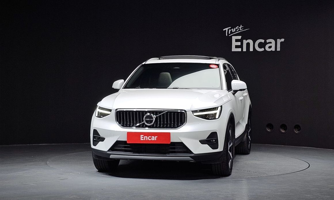 Volvo XC40 2025