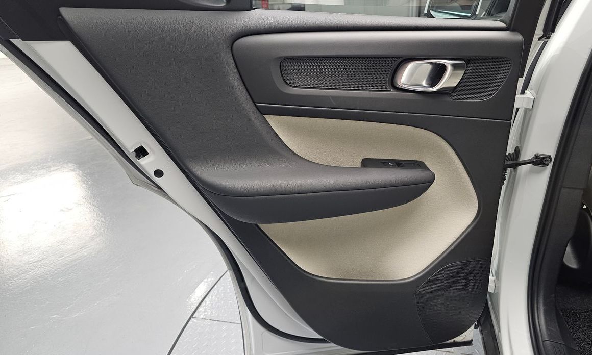 Volvo XC40 2025