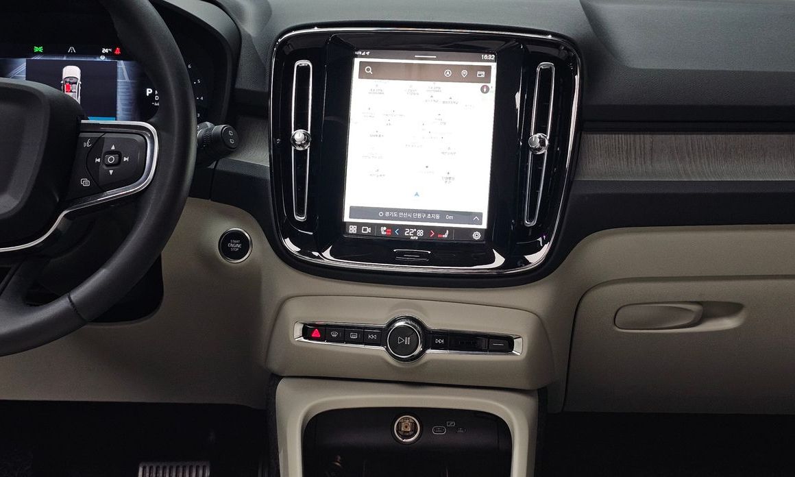 Volvo XC40 2025