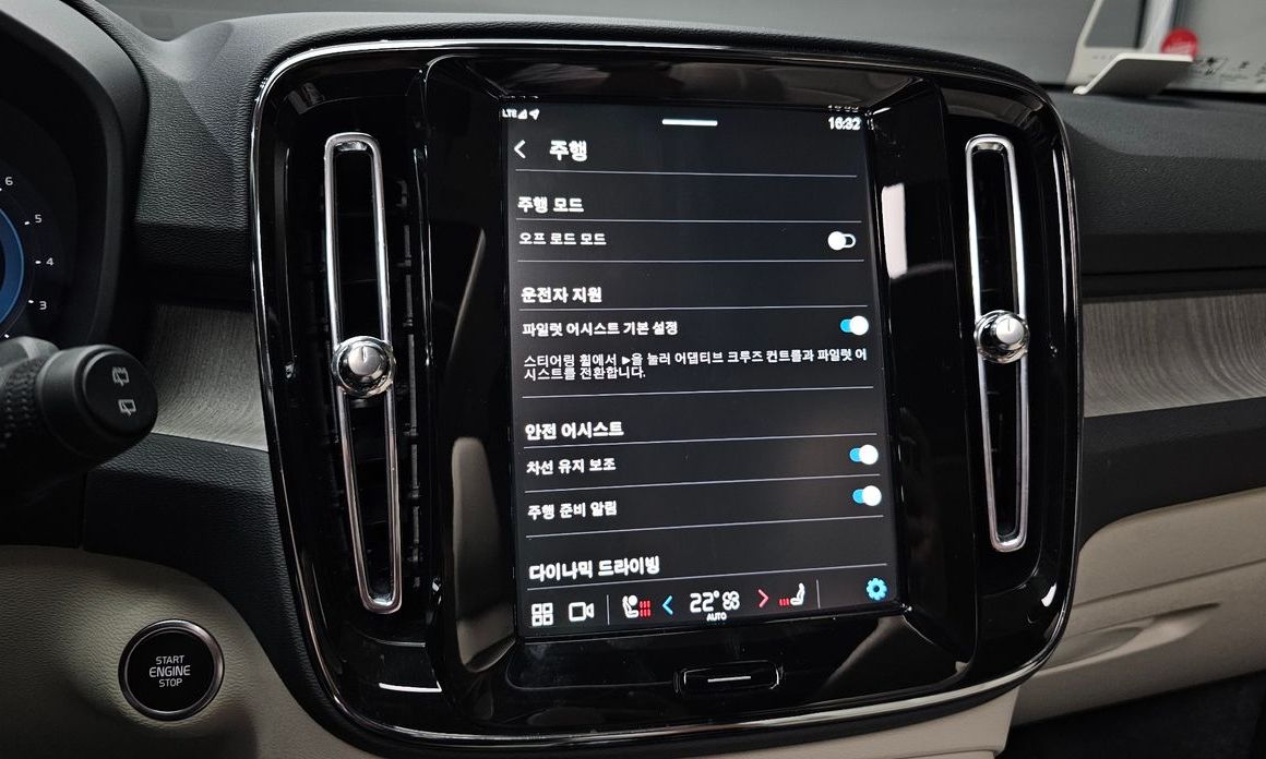 Volvo XC40 2025