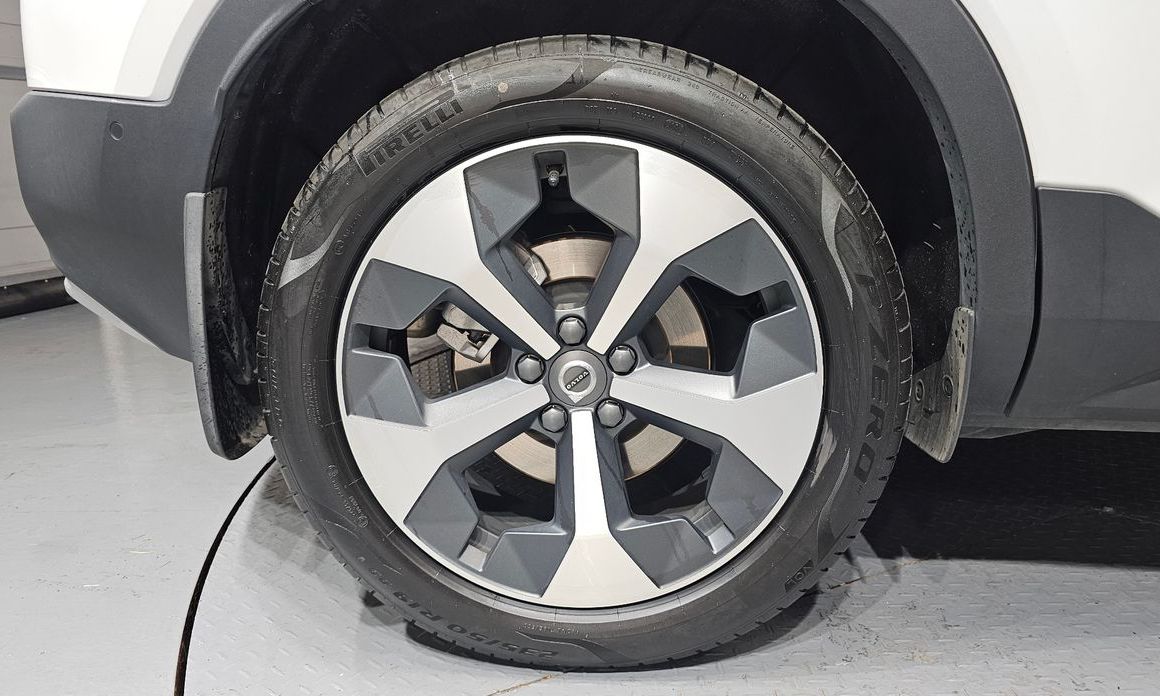 Volvo XC40 2025