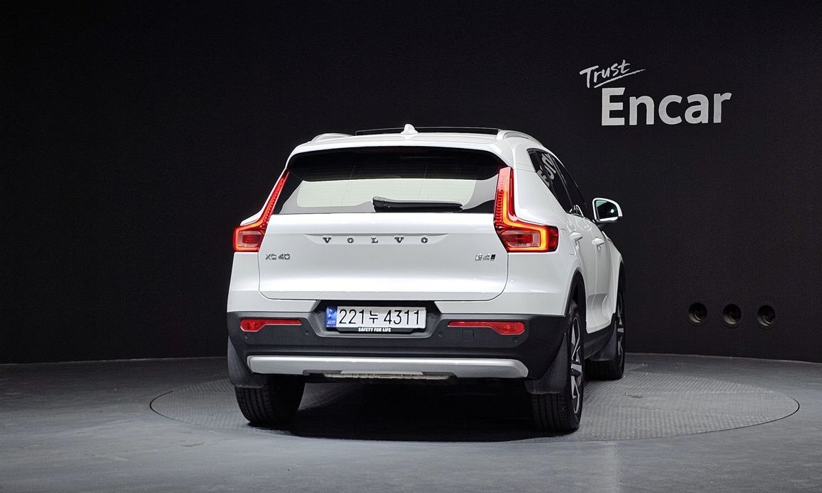 Volvo XC40 2025