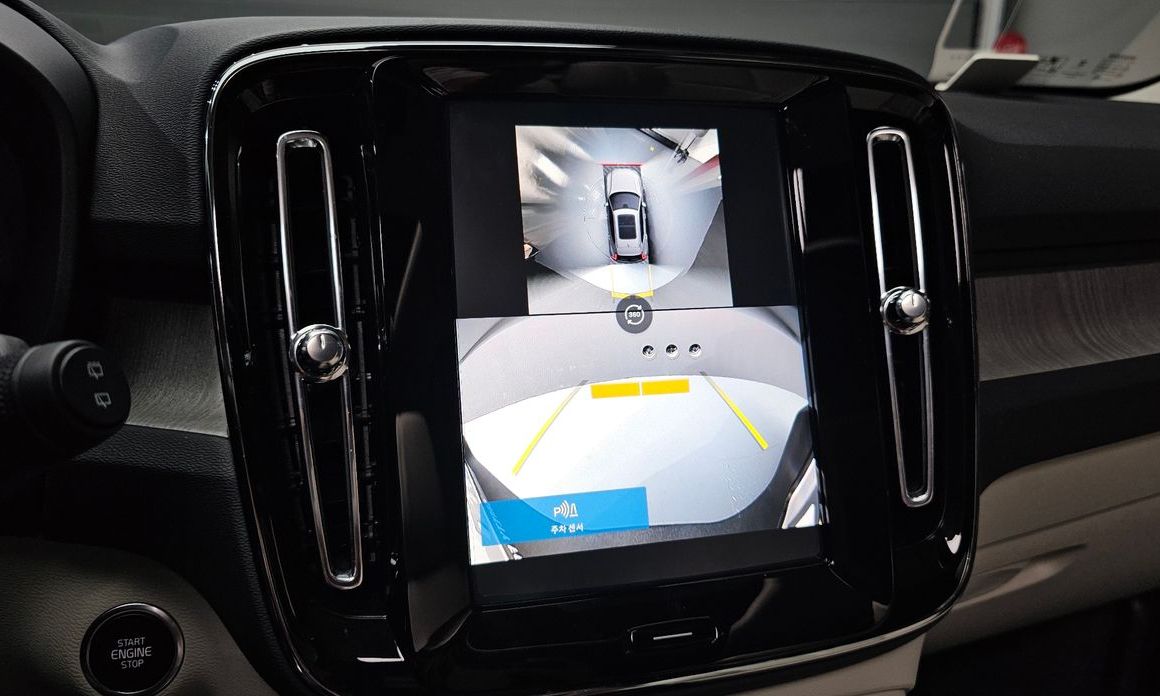 Volvo XC40 2025