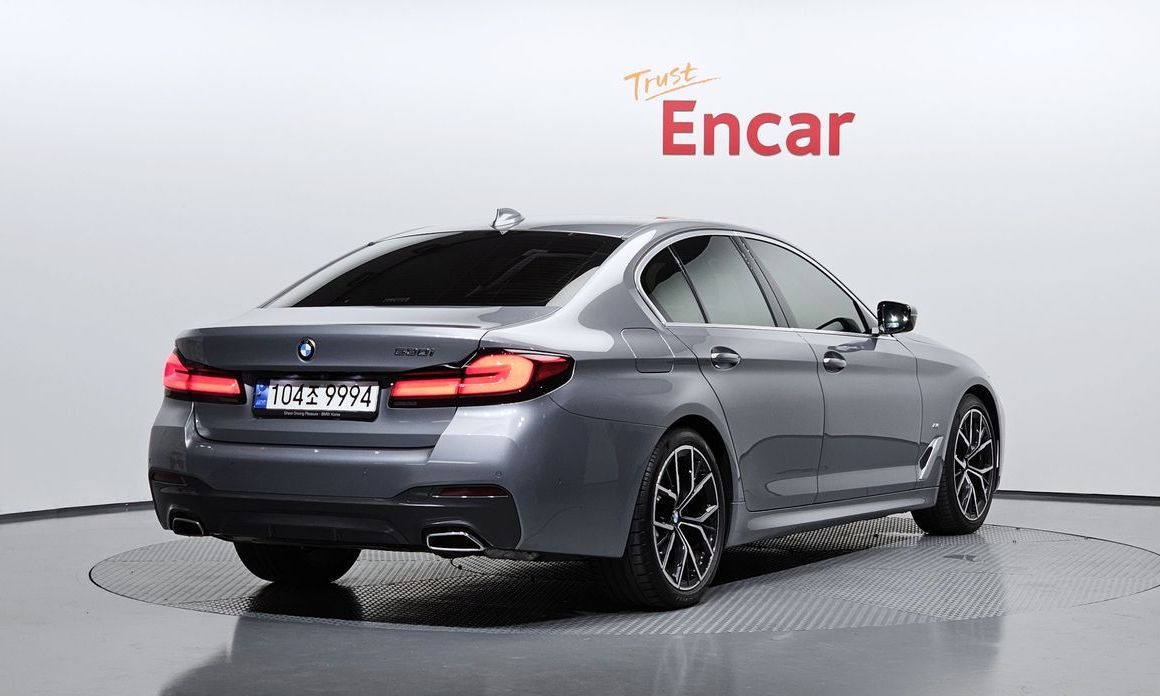 BMW 5-Series 2023