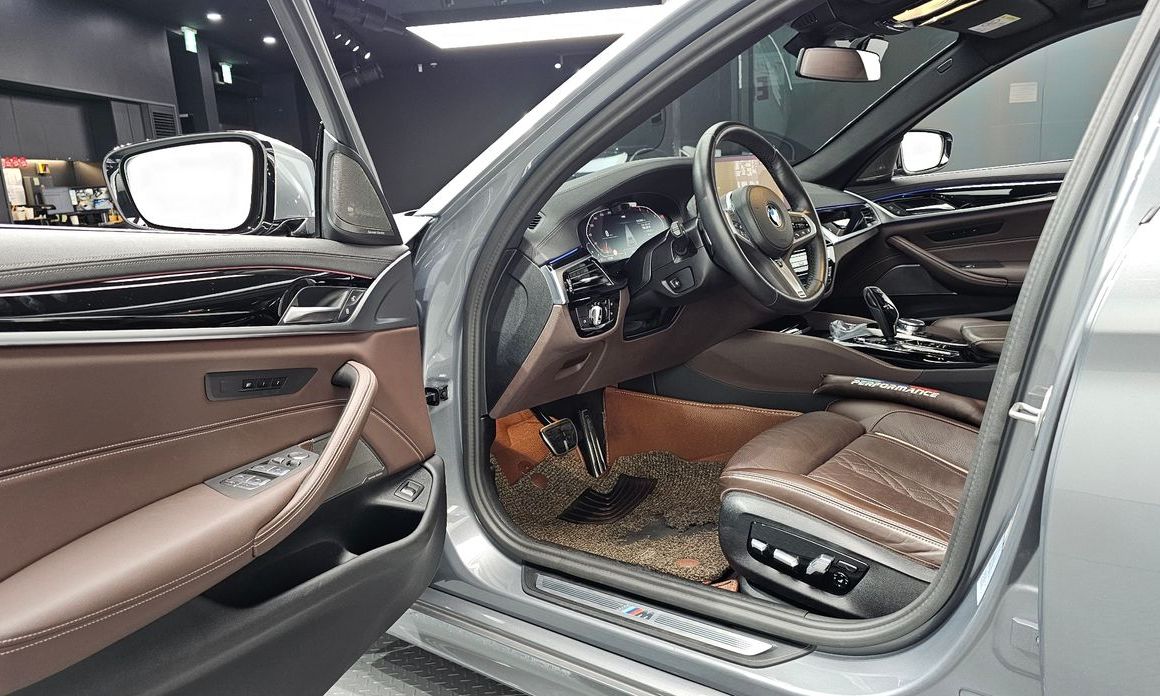BMW 5-Series 2023